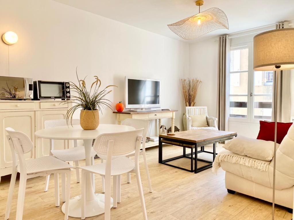 Appartement Elegant Avec Vue Sur Le Port Сен-Мартен-де-Ре Экстерьер фото