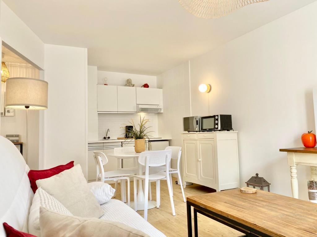 Appartement Elegant Avec Vue Sur Le Port Сен-Мартен-де-Ре Экстерьер фото